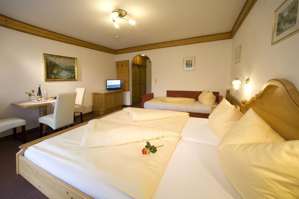 جيرلوس Alpenhotel Tirolerhof الغرفة الصورة