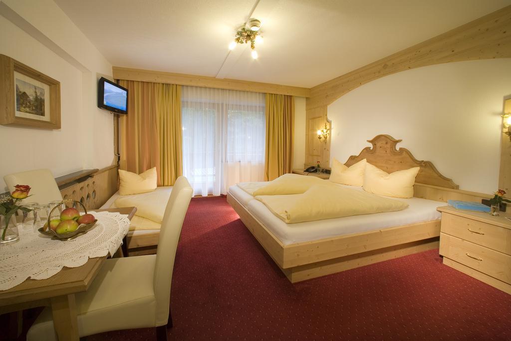 جيرلوس Alpenhotel Tirolerhof الغرفة الصورة